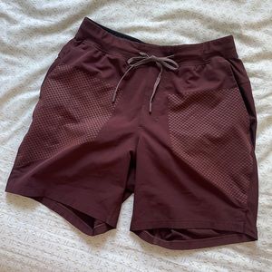 Lululemon men’s shorts (M)
